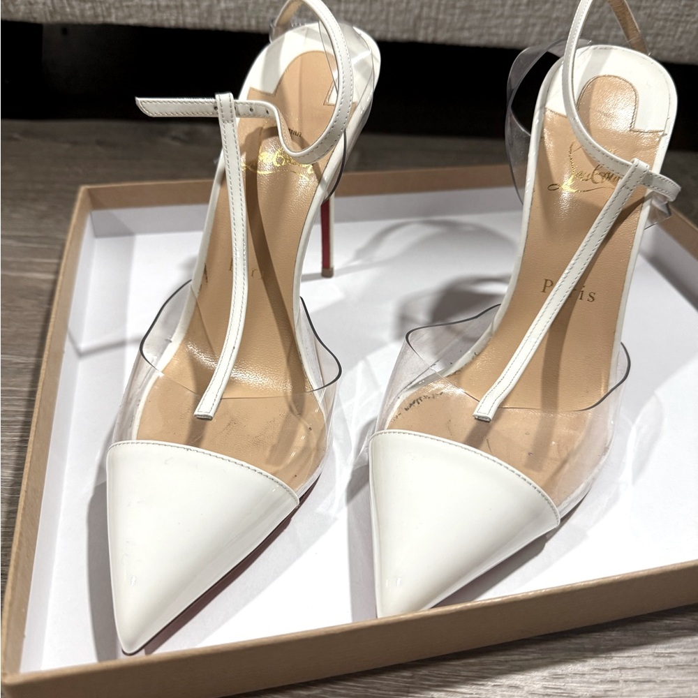 Christian Louboutin - 
NOSY 100 PATENT/PVC 
H154 LATTE/TRANSP